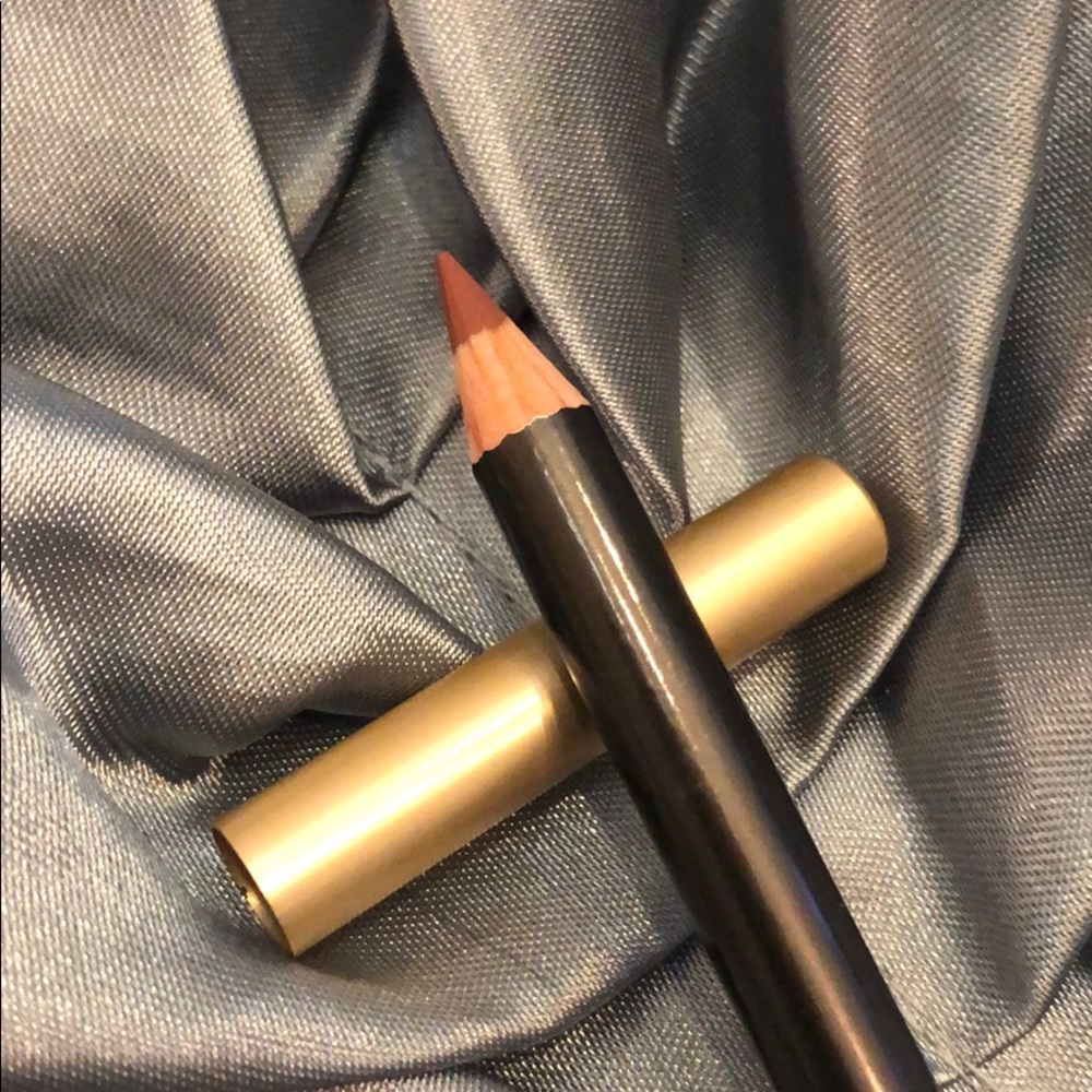 Lip liner